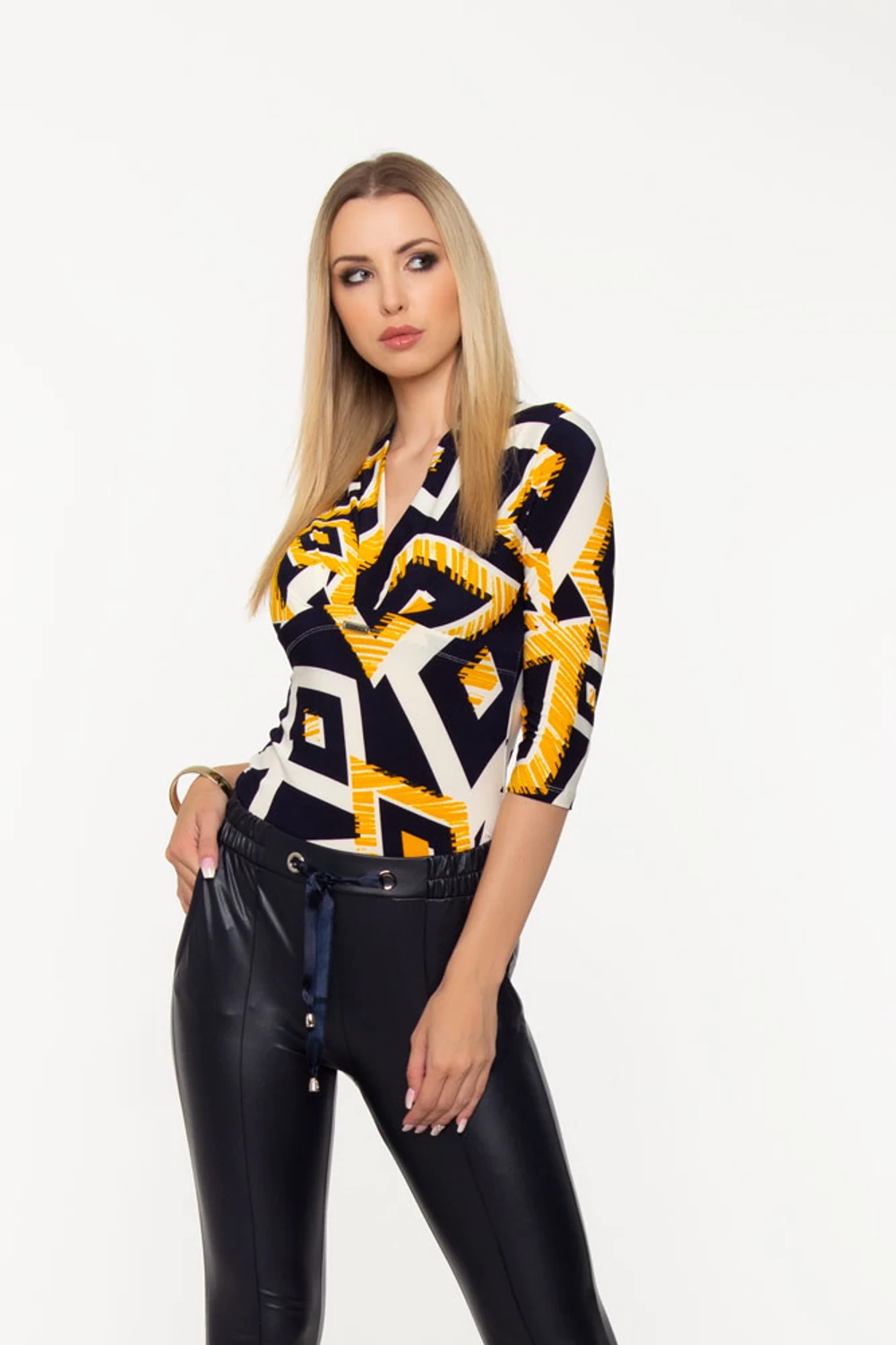 Szonja póló - sárga/fekete/fehér mintás Szonja póló - sárga/fekete/fehér mintás