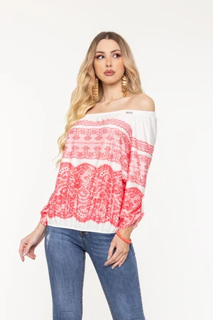 Trixi gumisnyakú blúz - fehér alapon piros csipke minta Trixi gumisnyakú blúz - fehér alapon piros csipke minta
