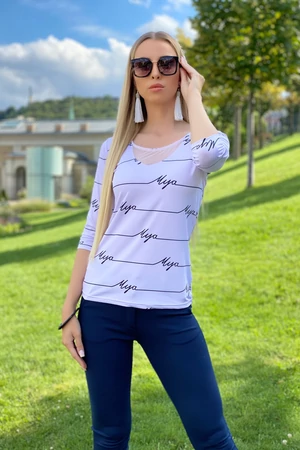 Livi póló - púder alap, mya felirat Livi póló - púder alap, mya felirat